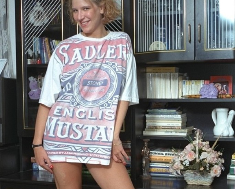 Junge Blondine! Geile Sexfotos einer Amateurin